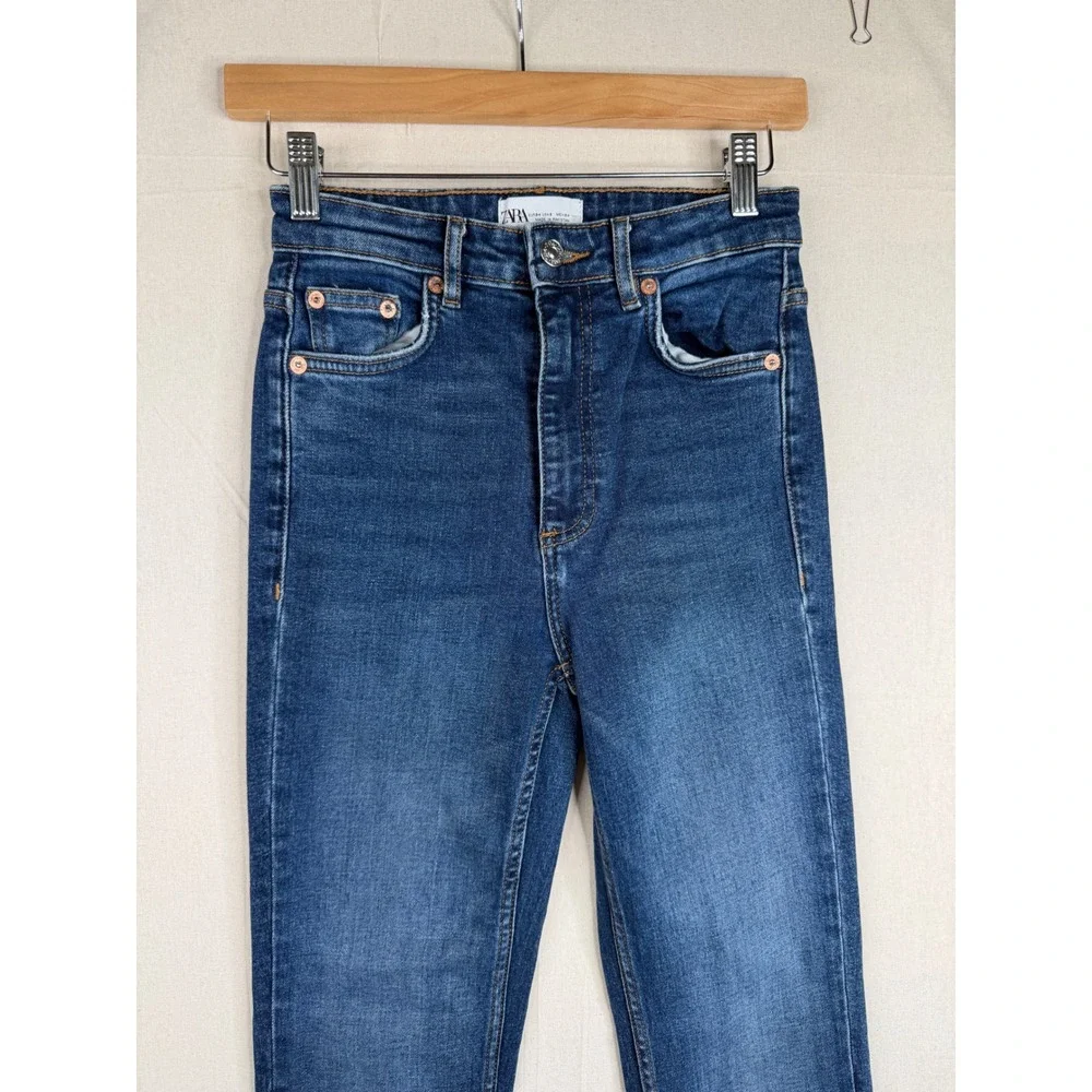Zara High Rise Straight Leg Jeans size 2 Blue
